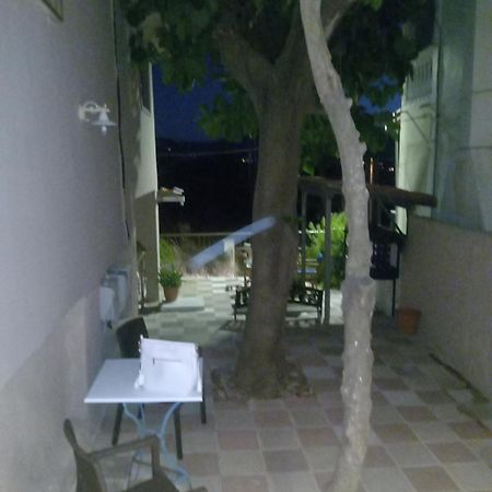 Menegis Apartment Zakynthos stad Exteriör bild